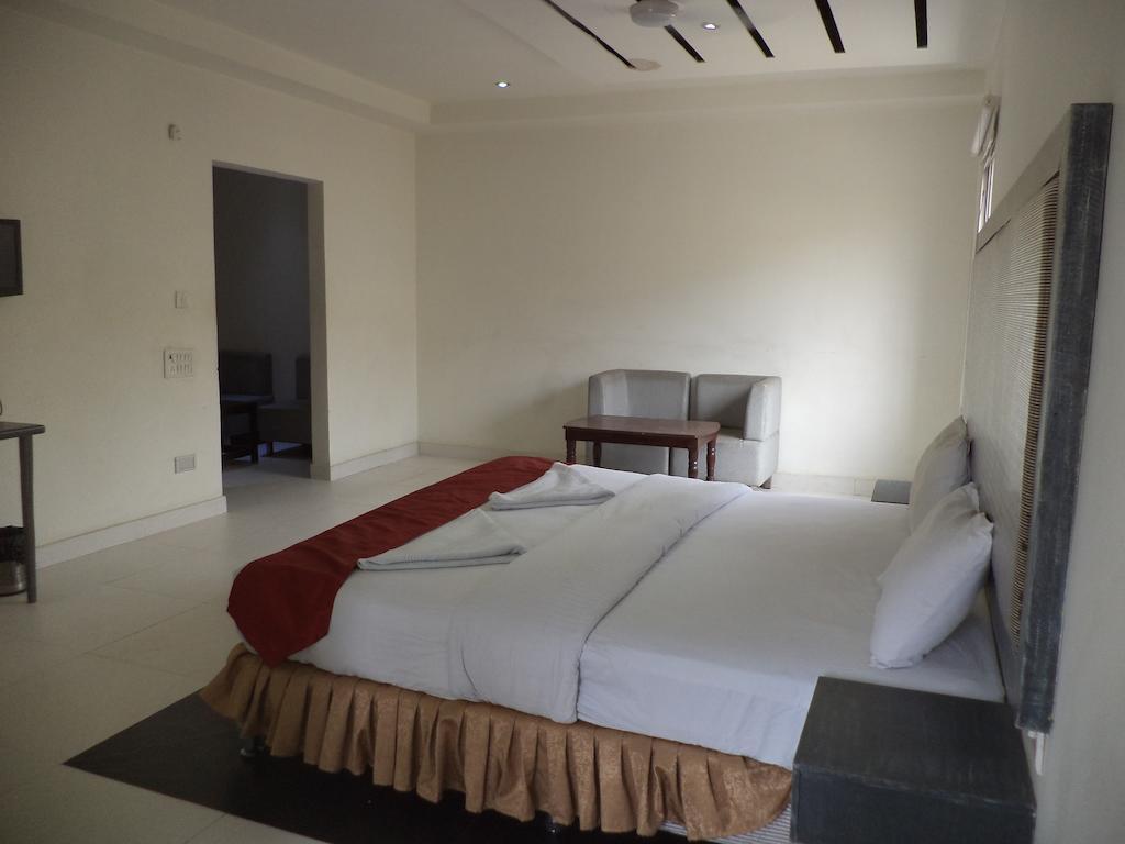 Hotel O Palak Residency Near Erragadda Metro Station Haidarábád Szoba fotó